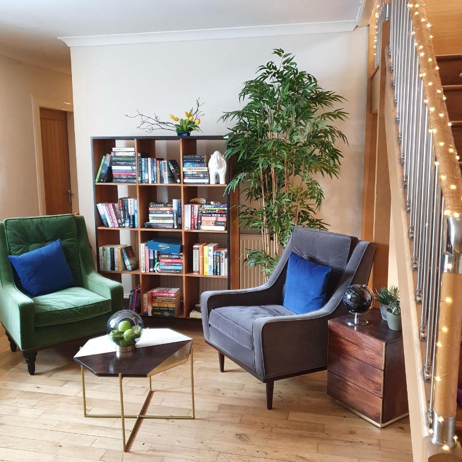 The Sleeping Dog Room At The Grumpy Schnauzer Bnb Huge Room, Luxe Suite, Private Hot Tub, Breakfast, Gym, Games Room, Farm Stay, Amazing Airdrie Eksteriør bilde
